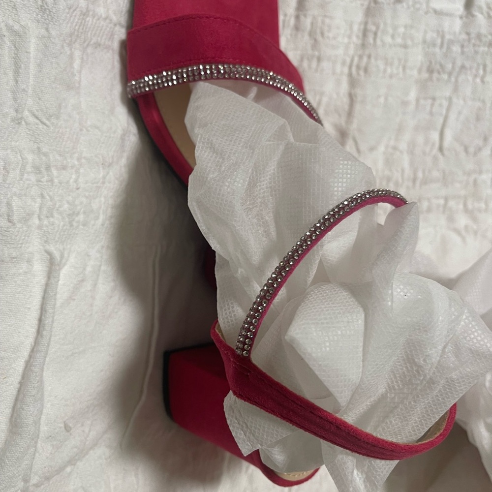Chic Fuchsia Strappy Heels
